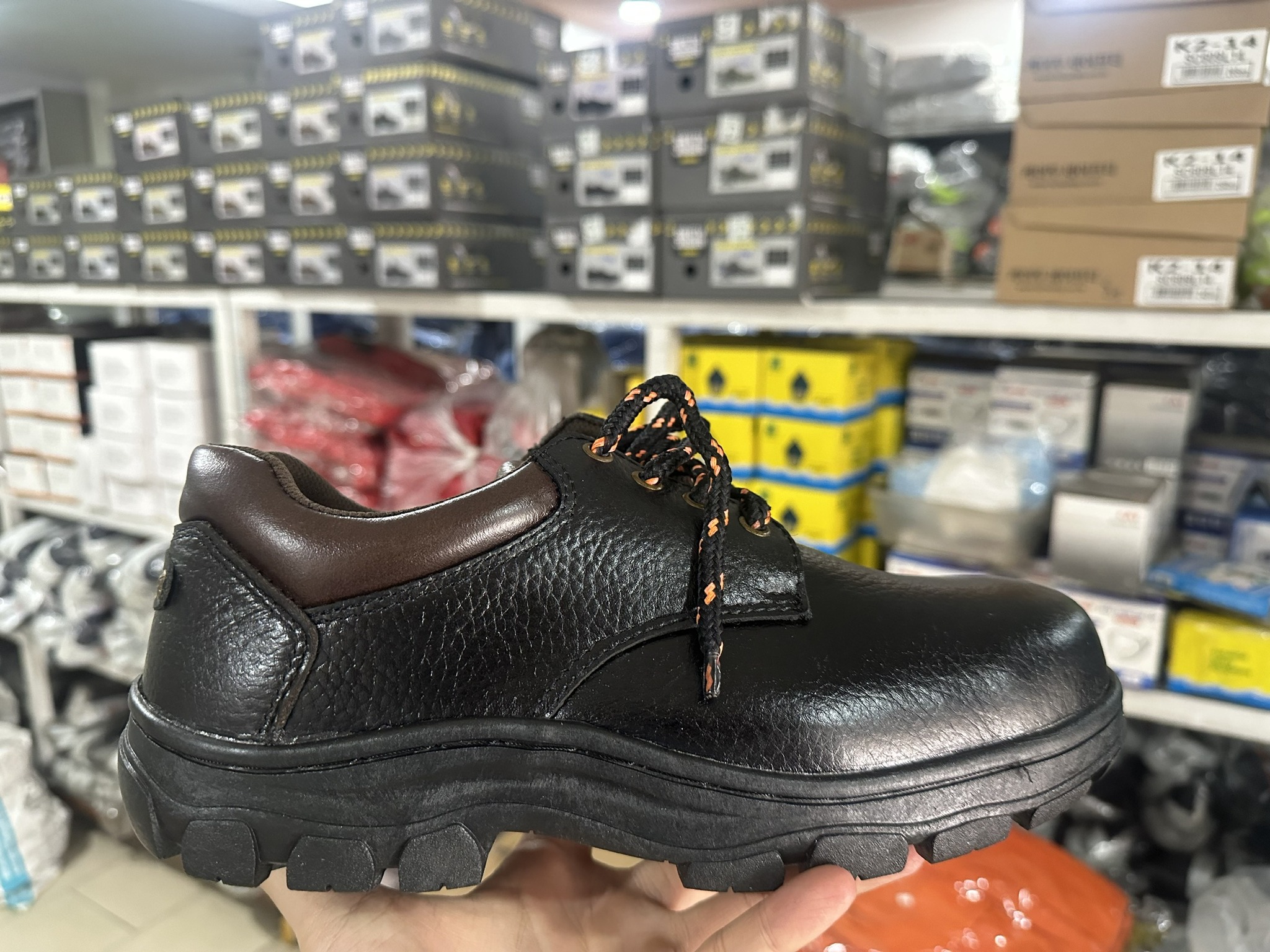 Giày bảo hộ lao động